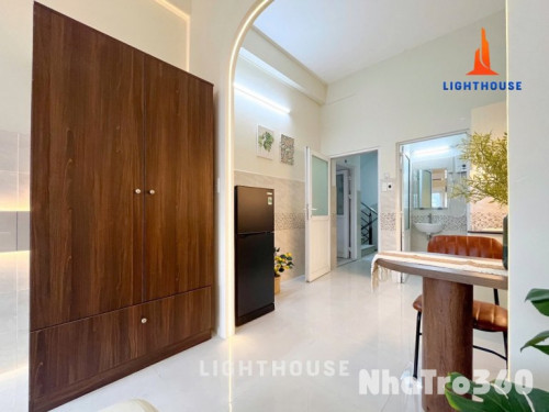 Căn hộ tách bếp ban công ngay sân bay Tân Bình