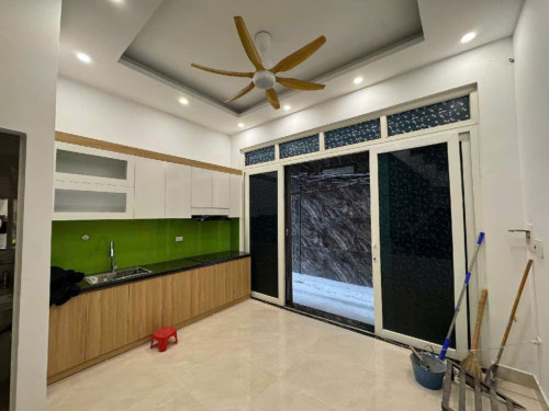 Cho thuê nhà nguyên căn ngõ 43 Chùa Bộc 5 tầng, 25m2, 3 ngủ k.kín 13,5 triệu