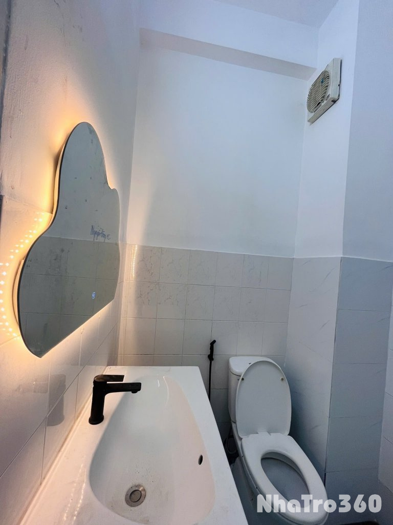 Cho thuê căn hộ Q10, đường 3 Tháng 2, gần Vạn Hạnh Mall, Nhà Thờ Đồng Tiến, ĐH Y Khoa, Huflit