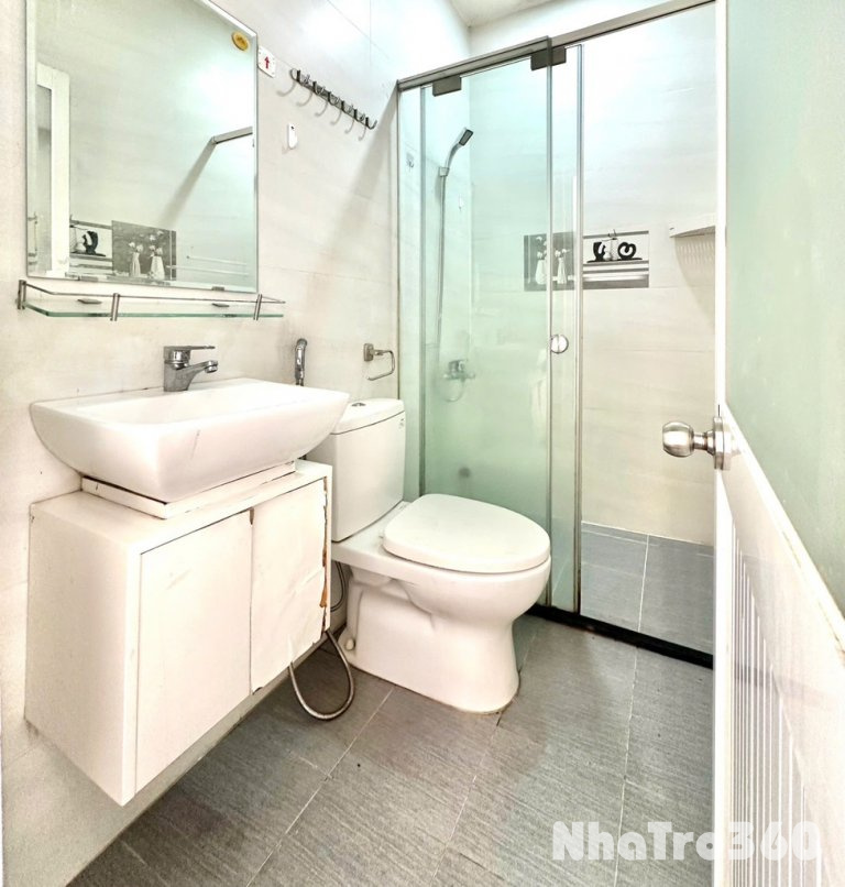 Studio bancong full nội thất ở Âu Dương Lân Q8