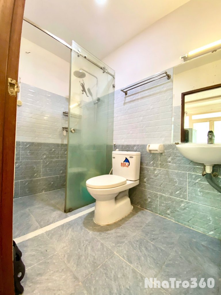 Cho thuê căn hộ Q1, đường Lê Thánh Tôn, gần Cầu Ba Son, Bến Bạch Đằng, Thảo Cầm Viên