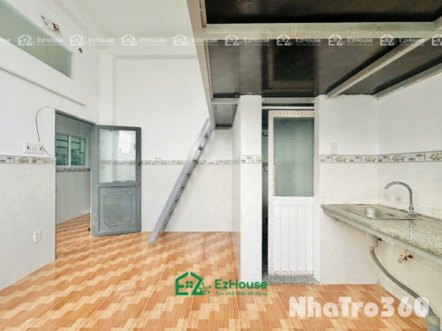 Trọ giá rẻ_ban công_cửa sổ trời ngay ngã tư Bốn Xa