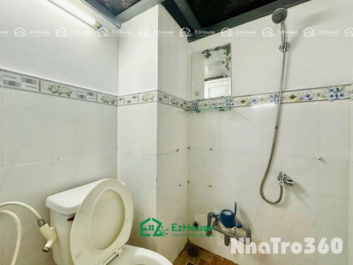 Trọ giá rẻ_ban công_cửa sổ trời ngay ngã tư Bốn Xa