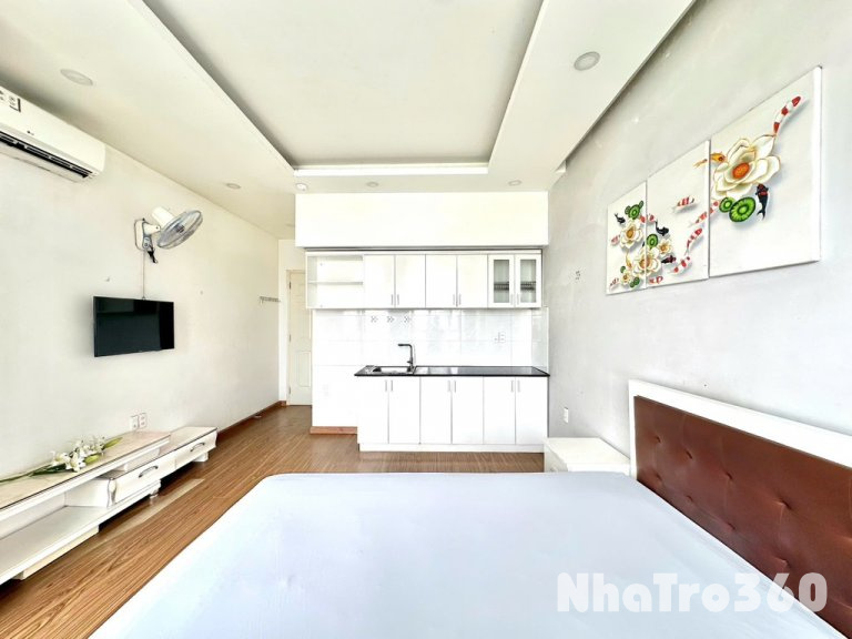 Studio bancong full nội thất ở Âu Dương Lân Q8