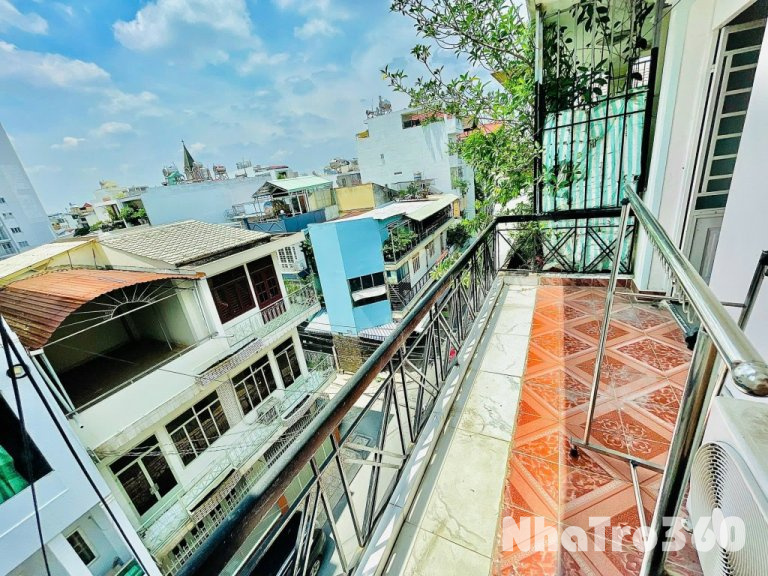 Chi thuê căn hộ ban công đầy đủ nội thất Tân Bình