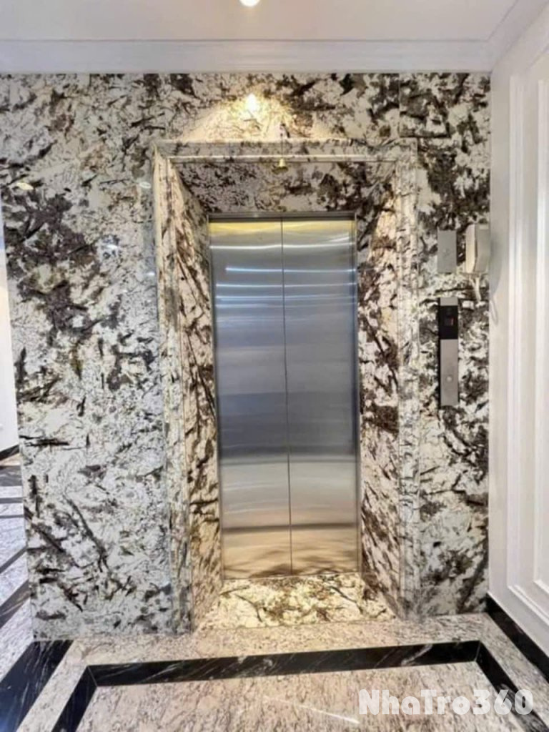 Cho thuê Nhà căn góc, mới, thang máy,vỉa hè, 113m2- 4T, Trần Nhân Tông_46 Tr