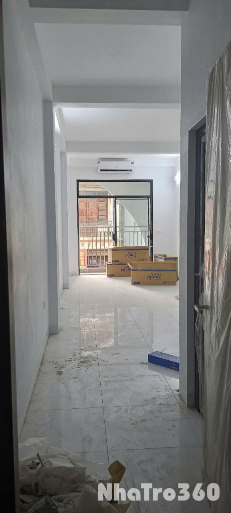 CHÍNH CHỦ E CÓ PHÒNG KHÉP KÍN CHO THUÊ TẠI PHỐ TRIỀU KHÚC, DIỆN TÍCH 30M2, FULL ĐỒ, CÓ CẦU THANG MÁY, GIÁ THUÊ 5 TRIỆU