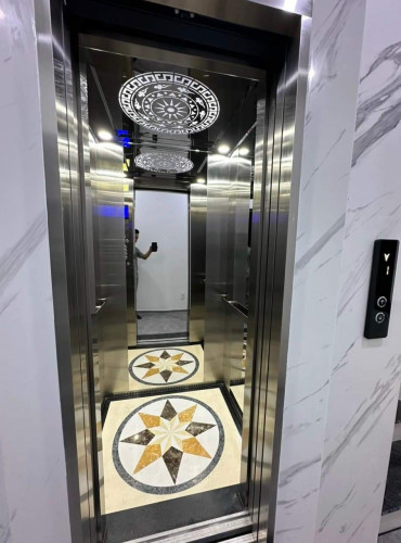 Cho thuê nhà mới, hai cửa đi, Đội Cấn, thang máy; vỉa hè 93m2* 5T- 31 Tr