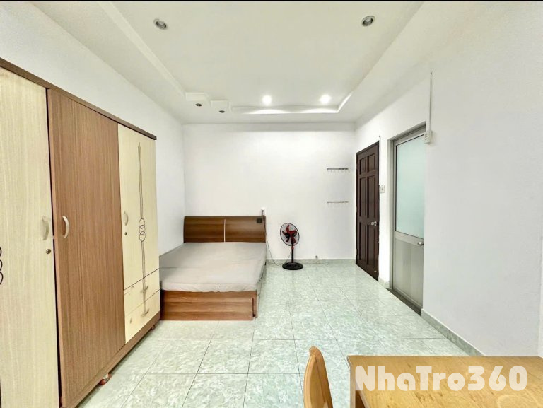 Trống sẵn dọn liền được Studio ban công full nội thất ngay Sân Bay Tân Sơn Nhất