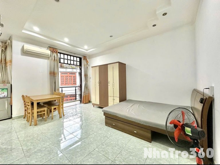 Trống sẵn dọn liền được Studio ban công full nội thất ngay Sân Bay Tân Sơn Nhất