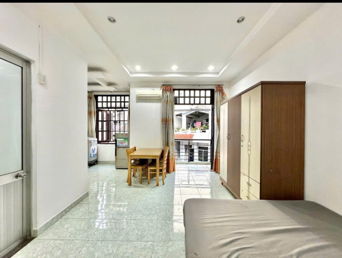 Trống sẵn dọn liền được Studio ban công full nội thất ngay Sân Bay Tân Sơn Nhất