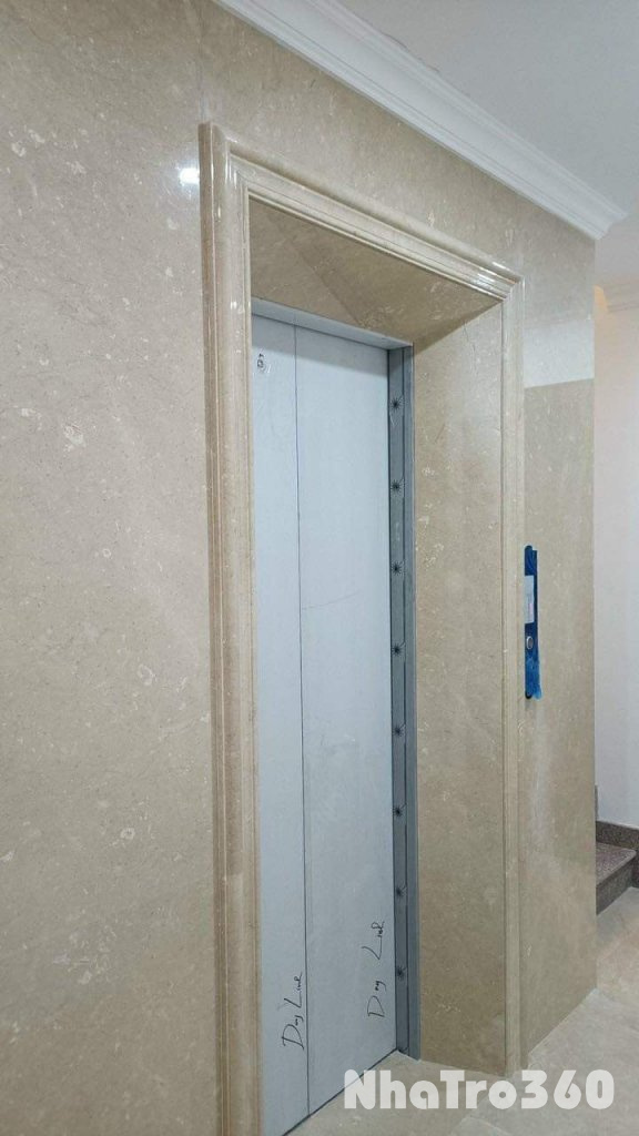 Tôi cho thuê nhà mới, hai cửa đi, Hoàng Văn Thái, 97m2x 5T vỉa hè 31 Tr