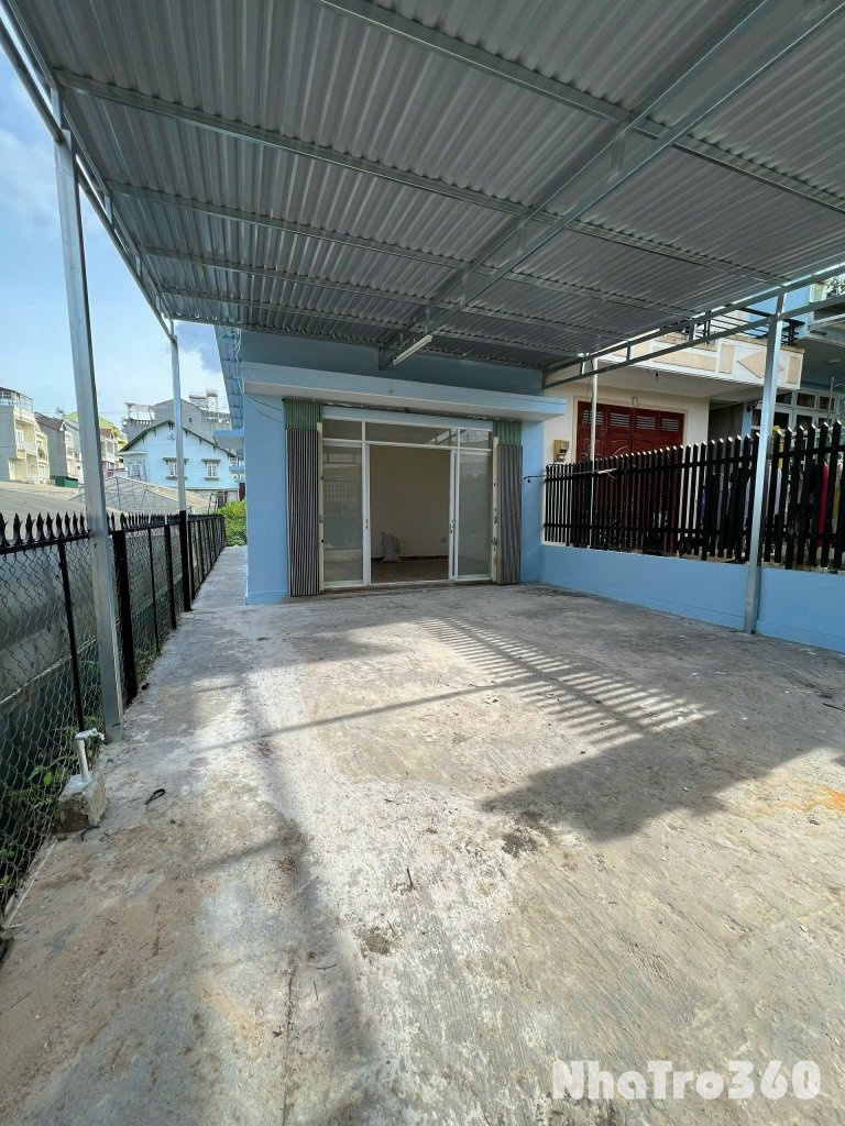 CHO THUÊ NHÀ NGUYÊN CĂN HẺM Ô TÔ NGUYÊN TỬ LỰC P8 ĐÀ LẠT - 2PN, SÂN RỘNG - 8 TRIỆU/THÁNG