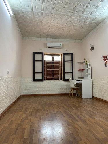 Cho thuê nhà Tập thể Nguyên Hồng, 75m2, 3 ngủ, 2 vê sinh, 9 Triệu