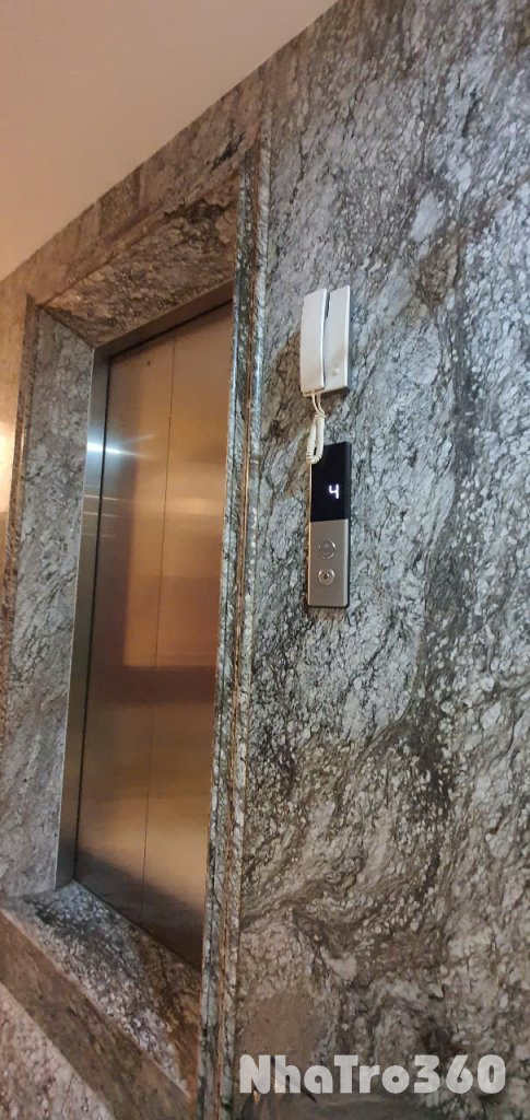 Nhà tôi cho thuê nhà hai cửa đi, mới, Hoàng Cầu, 99m2x 4T vỉa hè 31 Tr