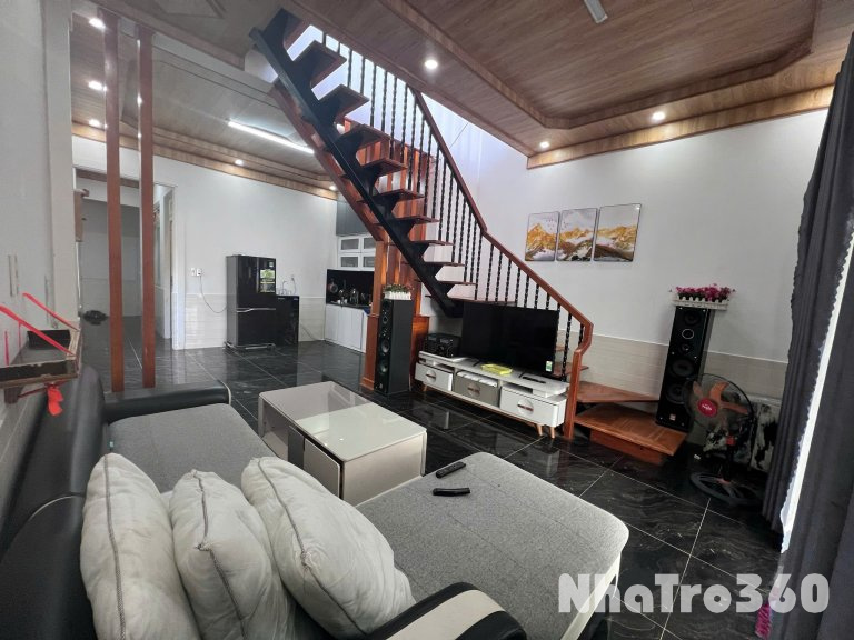 CHO THUÊ NHÀ HẺM Ô TÔ ĐƯỜNG 3 THÁNG TƯ P3 ĐÀ LẠT - 3PN FULL NỘI THẤT, SÂN ĐẬU XE