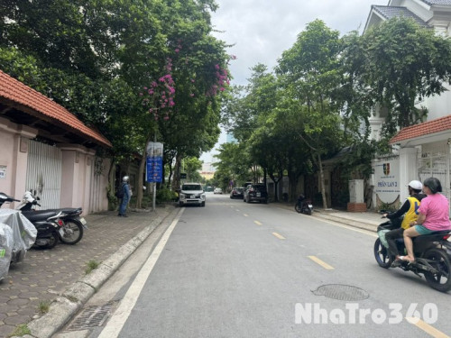 Cho thuê biệt thự Thành phố giao lưu, 200m2, 4 tầng, làm văn phòng, nhà ở.