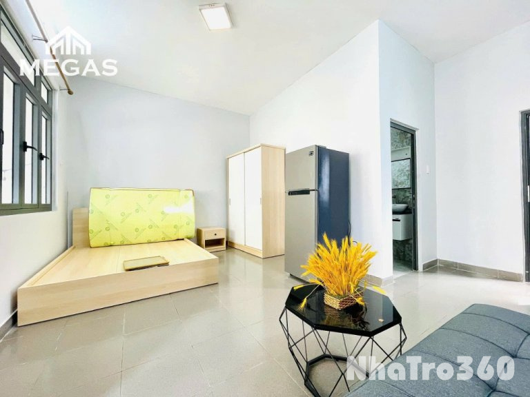 Cho thuê Studio ban công cực rộng Quận 3