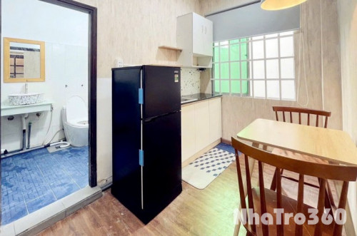 Căn hộ Quận 1, cửa sổ lớn, gần chợ Tân Định