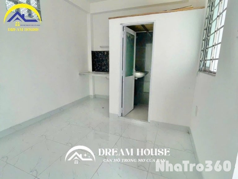 Nội thất cơ bản, cửa sổ trời, thang máy, giá rẻ