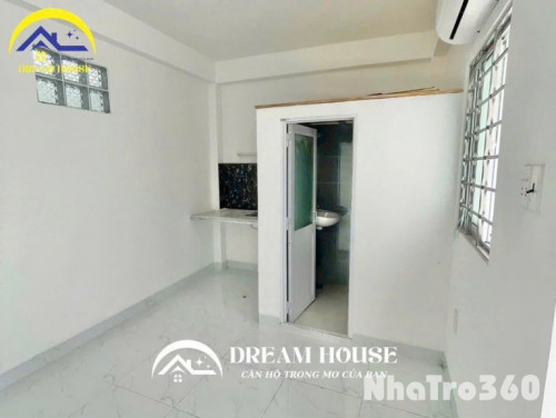 Nội thất cơ bản, cửa sổ trời, thang máy, giá rẻ