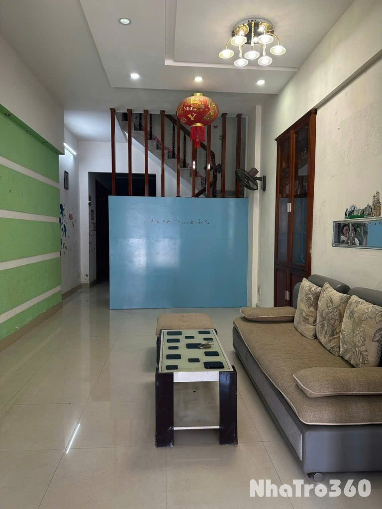 Cho thuê nguyên căn nhà mặt tiền đường Mạc Đĩnh Chi, Phường Tân Tiến, TP Nha Trang cần cho thuê:
DT: 80m2 (4x20)
Giá thuê: 18 TRIỆU