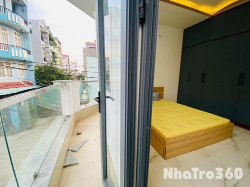 Ban công, Full nội thất, cửa sổ lớn, rộng thoáng