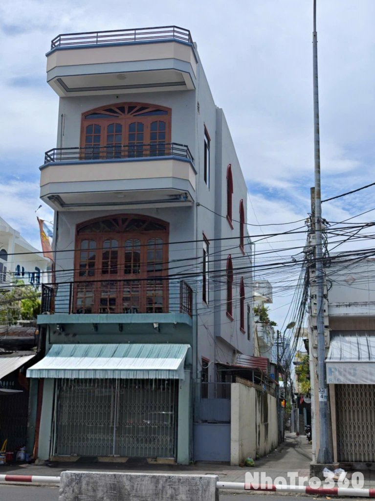 Cho Thuê Nhà Nguyên Căn 3 Tầng Lê Hồng Phong gần siêu thị Coopmart ( căn góc Kinh Doanh )
🌾 Giá thuê : 20 triệu/tháng -