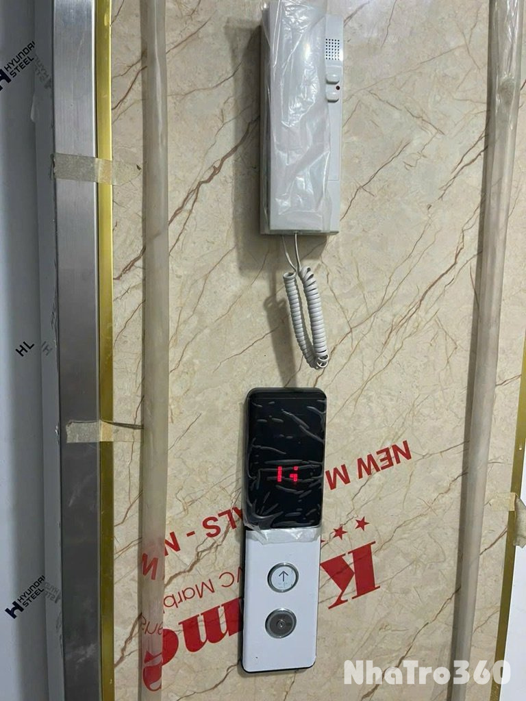 Thuê phòng 30m2 mặt tiền Trường Sa có thang máy