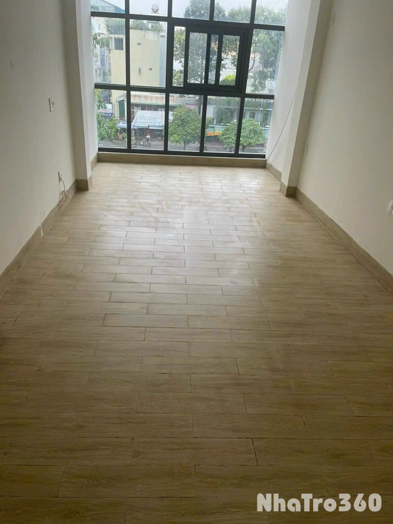 Thuê phòng 30m2 mặt tiền Trường Sa có thang máy