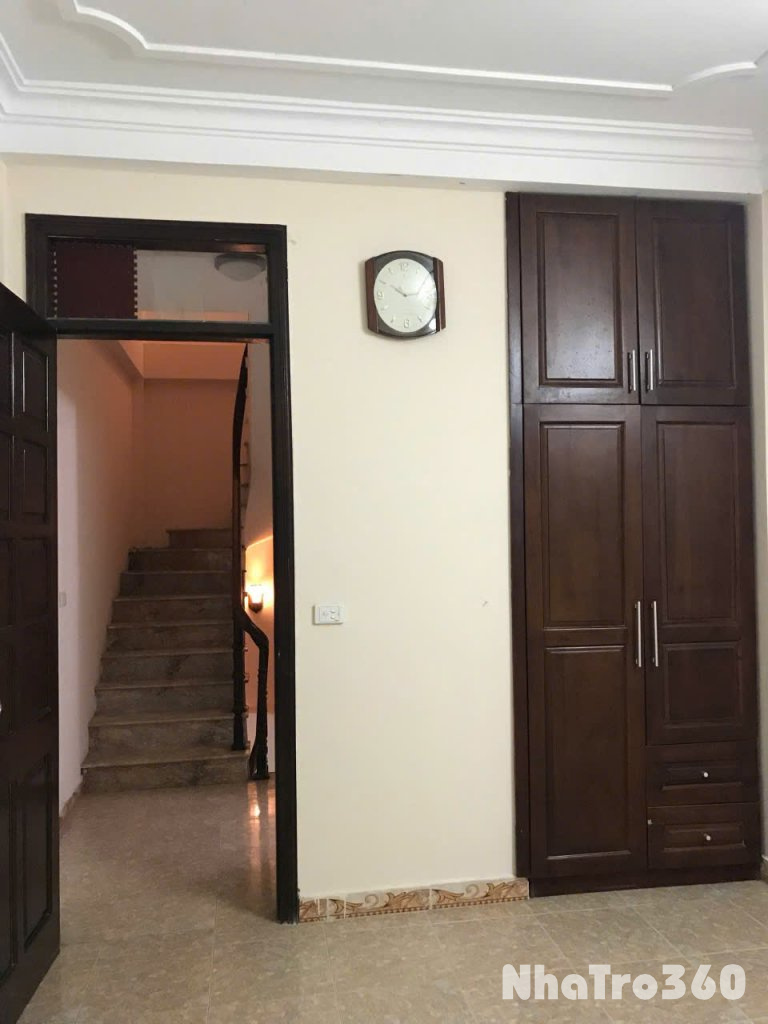 Cho thuê nhà Đường Láng, 3.5 tầng x 33m2, 3 ngủ, 3 vệ sinh, 11 Triệu/tháng
