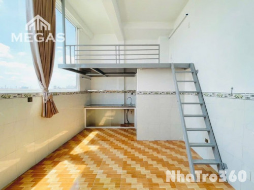 Không nội thất, cửa sổ lớn, ban công, rộng thoáng