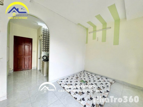 Ban công, tách bếp, rộng thoáng, 3tr9