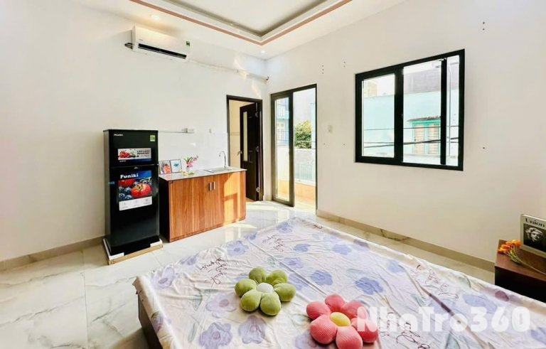 Full nội thất, ban công, rộng thoáng, 4tr4