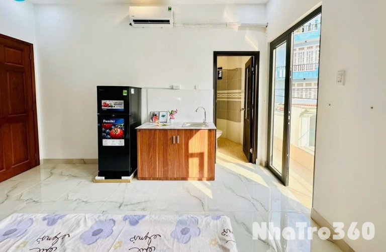 Full nội thất, ban công, rộng thoáng, 4tr4