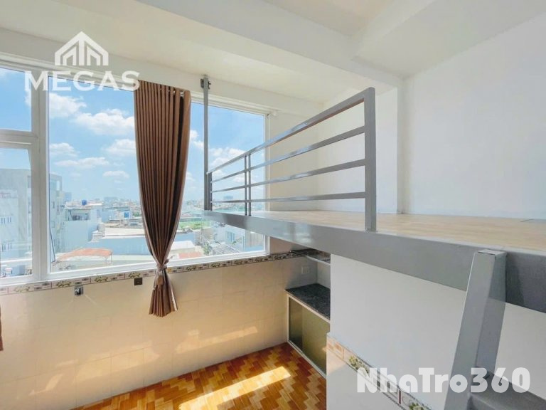 Nội thất cơ bản, thang máy, cửa sổ trời, giá rẻ