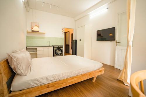 Căn hộ ngay trung tâm quận 1, máy giặt riêng, view bancol siêu chill gần UEH, hồ con rùa, đại học Văn Lang