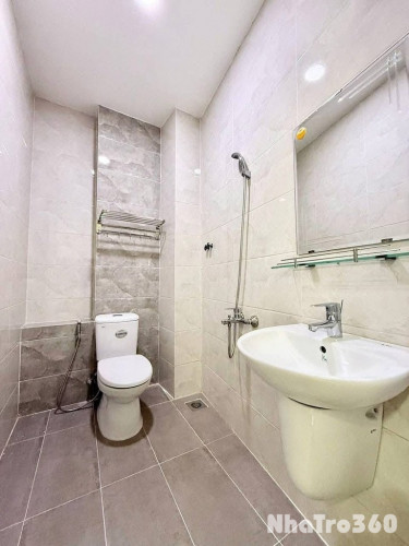 Full nội thất, cửa sổ trời, tự do, giá rẻ