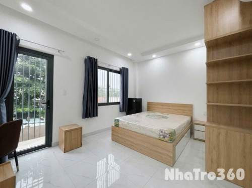 Studio ban công, của kính, full nt, 40m2 siêu rộng, 5p qua q1,4,8.