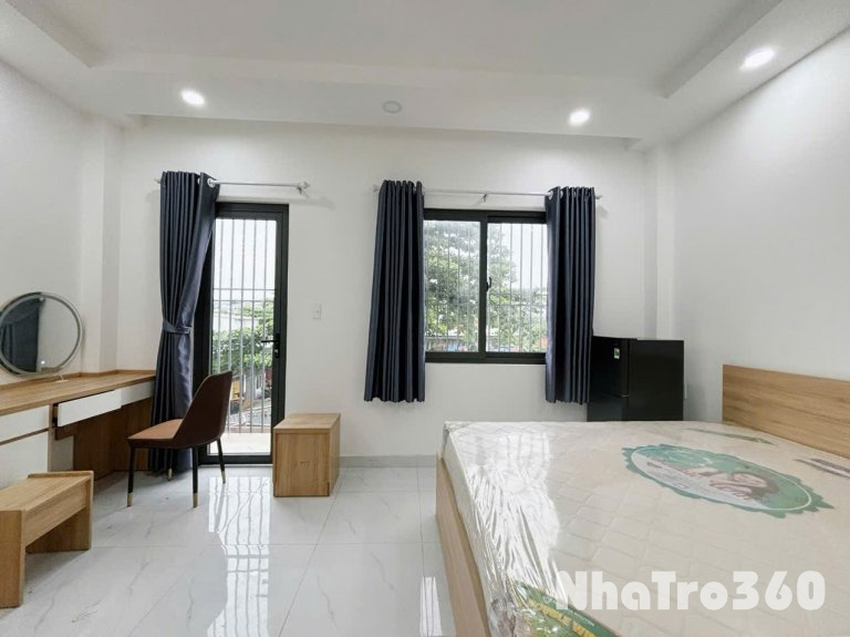 Studio ban công, của kính, full nt, 40m2 siêu rộng, 5p qua q1,4,8.