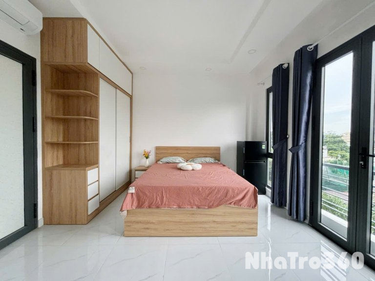 Studio ban công, của kính, full nt, 40m2 siêu rộng, 5p qua q1,4,8.