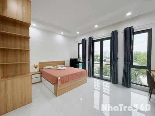 Studio ban công, của kính, full nt, 40m2 siêu rộng, 5p qua q1,4,8.
