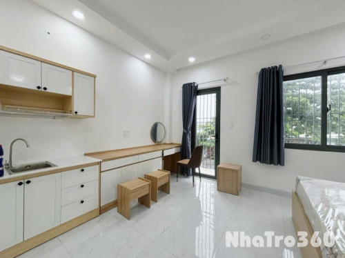Studio ban công, của kính, full nt, 40m2 siêu rộng, 5p qua q1,4,8.