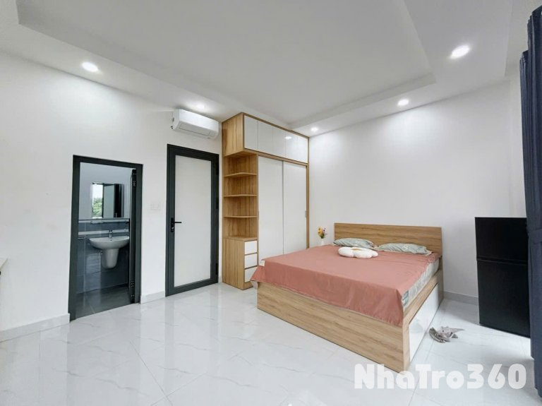 Studio ban công, của kính, full nt, 40m2 siêu rộng, 5p qua q1,4,8.