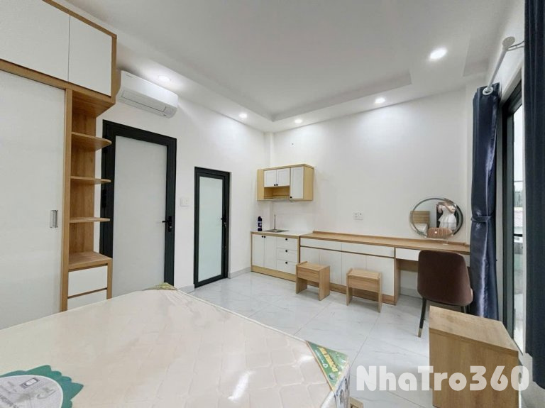 Studio ban công, của kính, full nt, 40m2 siêu rộng, 5p qua q1,4,8.