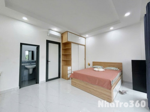 Studio ban công, của kính, full nt, 40m2 siêu rộng, 5p qua q1,4,8.