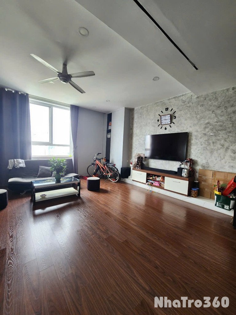 Cho thuê căn penhouse 234 m2 cc b1 trường sa