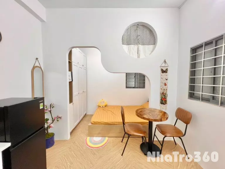 Căn hộ tách bếp cửa sổ trời ngay sân bay Tân Bình