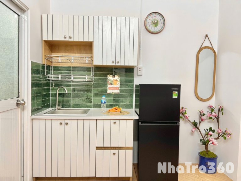 Căn hộ tách bếp cửa sổ trời ngay sân bay Tân Bình