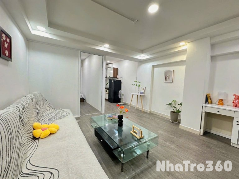Căn hộ tách bếp ngay lòng quận 1, ngay tầng trệt, gần chợ Bến Thành, Đại học Khoa học Xã hội